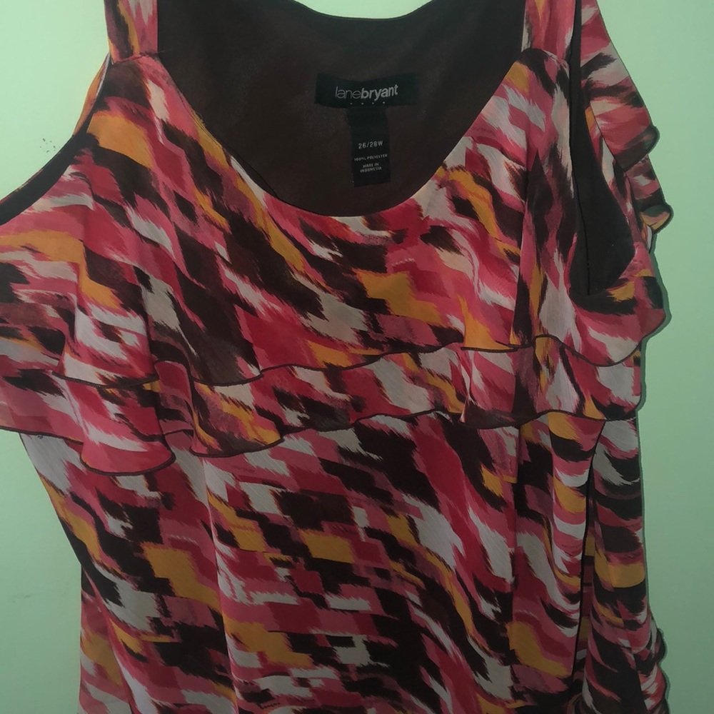 Red patterned light weight blouse. - Picture 2 of 3
